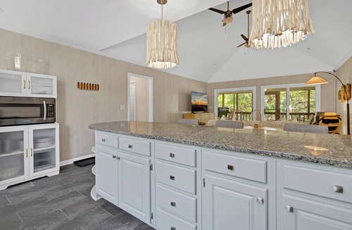 Edisto Island House | Fresh & stylish house, The Octopus Oak. 650' to the beach, Dog friendly.