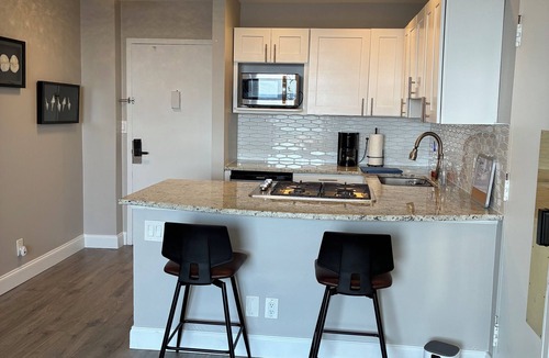 Peachtree Center Condo | Fresh, Updated, & Cozy 1BR, 1BA in Midtown - Sleeps 4,Near Attractions & Dining!