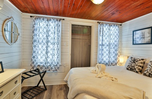 Treasure Island Condo | Fresh vintage beach vibes! Happy day getaway w/beachfront access, community fire pit & lounge area.