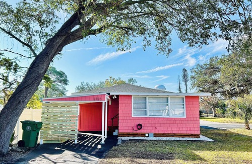 River District House | Freshly renovated 2-bedroom house in beautiful Bradenton with WiFi, AC