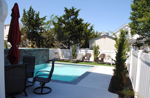 Avalon House | FRIDAY TO FRIDAY RENTAL: Townhouse with a bay view and a pool.