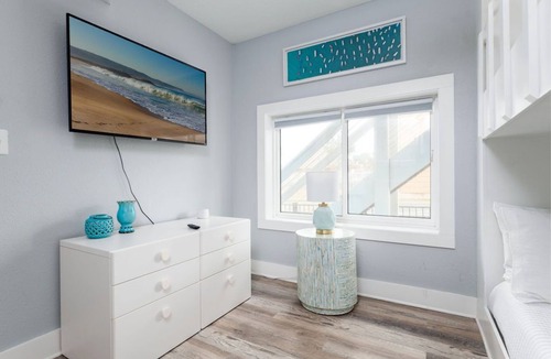 Jacksonville Apartment | Front Bottom | Oceanfront steps from the sand!