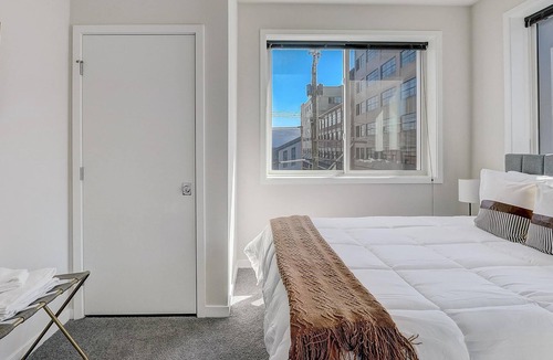 Brewerytown Apartment | Frontdesk | 2 BR Apt near Museum of Art