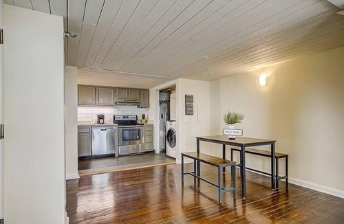 Gayborhood Apartment | Frontdesk | Bright 1 BR in Washington Square West