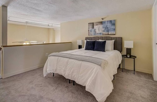 Gayborhood Apartment | Frontdesk | Bright 1 BR in Washington Square West