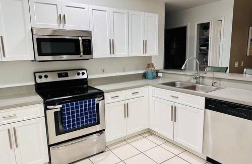 San Carlos Park House | 🌴 Ft. Myers Heated Pool Home, close to beaches, shopping + dogs ok!