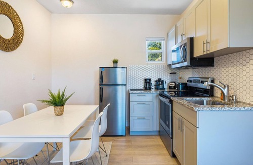 Poinciana Park Apartment | FTL Collection: Sleeps 18, Big Groups,& Near Beach