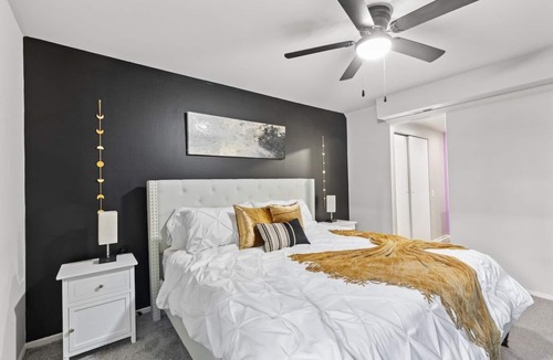 Towson Apartment | Full Kitchen-W/D-King-A/C-Parking-Self Check-In