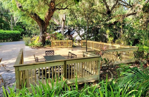 River Ranch RV Rental | Full RV Hookup Under The Iconic Oak Trees At River Ranch RV Resort