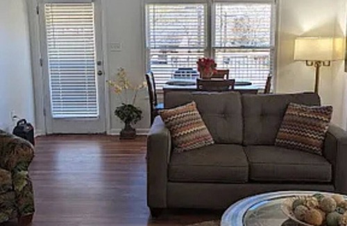 Landrum House | Fully Furnished 4BR/2BA Home with Deck – Pet Friendly – Near Tryon