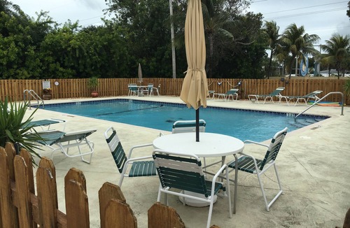 Marathon Apartment | Fully furnished studio, 50 yards from ocean, shared pool, fishing-jetty