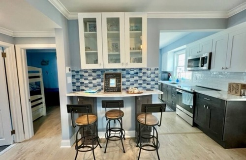 North End Condo | Fully renovated and expanded Northend condo 1.5 blocks to beach w/parking