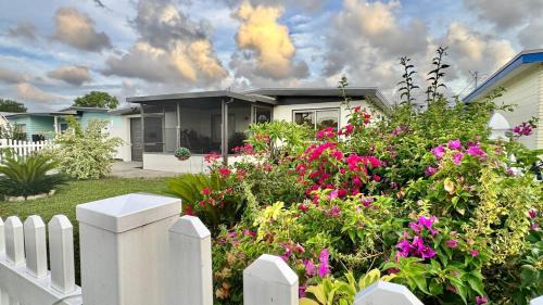 Pinellas Park House | Fully Renovated Cozy Home Away from Home