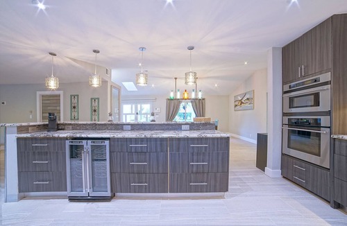 Coral Springs House | Fully Renovated Family Retreat Huge Pool Pet Friendly EV Charger