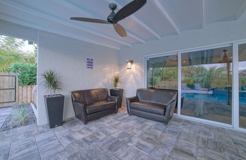 Coral Springs House | Fully Renovated Family Retreat Huge Pool Pet Friendly EV Charger