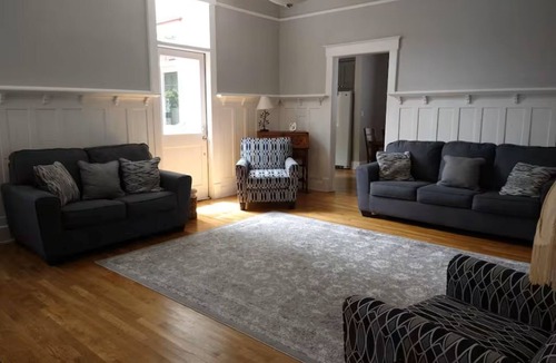 Metropolitan House | Fully Restored Historic Savannah Home.