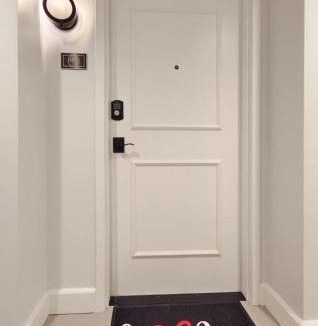 Downtown Jacksonville Apartment | Fun Cozy 1 Br King Apts - 1 25 Mile Walk to TIAA Bnk Fld