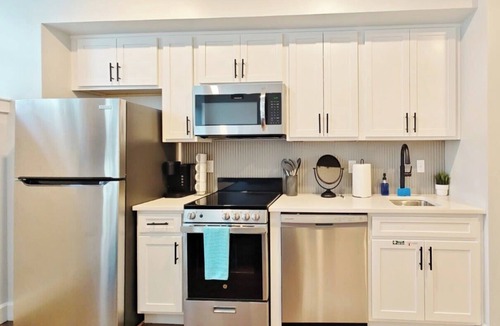 Downtown Jacksonville Apartment | Fun Cozy Studio Apts - 1 Mile to TIAA Bnk Fld!