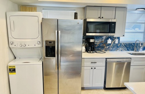 Driftwood House | Fun Kids Family Stay - FLL Cruise Guests & Airport! AirHockey-Arcade-Pool-Toys