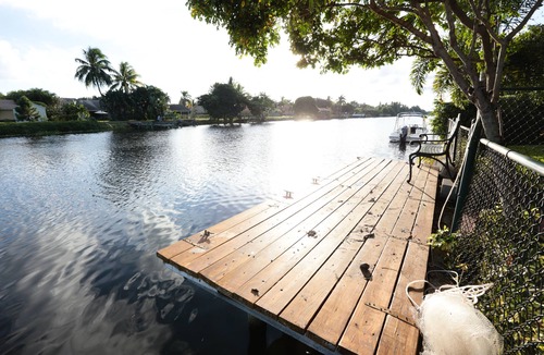 Tropic Palms House | Fun Magical Home On Canal-Relaxing Pool -Spa-Enjoy Fishing-Kayaks-WiFi-Near All
