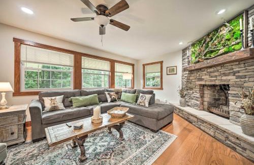Highlands House | Fun Pet-Friendly Highlands Retreat w/Fenced Yard!
