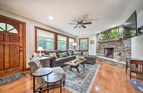 Highlands House | Fun Pet-Friendly Highlands Retreat w/Fenced Yard!