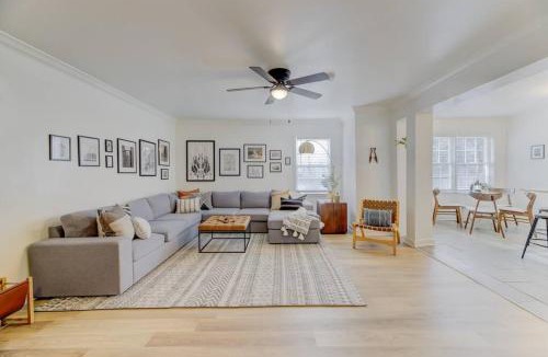 Earlewood House | Funky River Caravan Apt