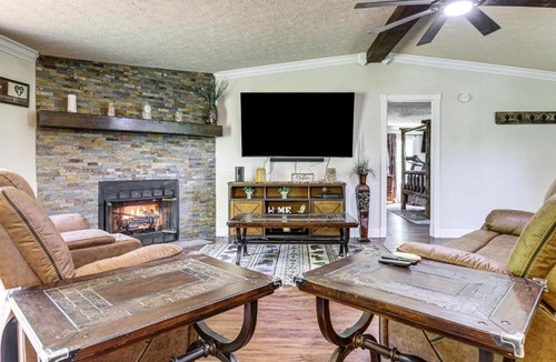 Knoxville House | Furnished Deck, Private Yard! Quaint Knoxville Gem