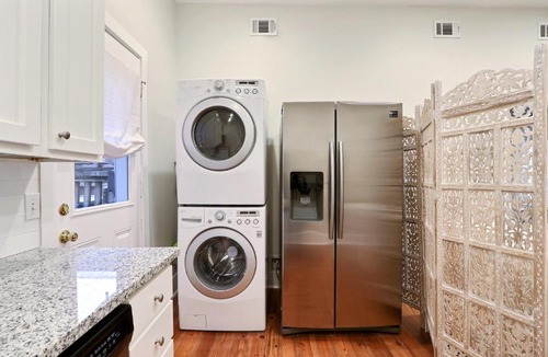 Beach Institute Apartment | Gallery Stays - Parkside Suite
