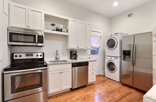Beach Institute Apartment | Gallery Stays - Parkside Suite - Luxury King Bed