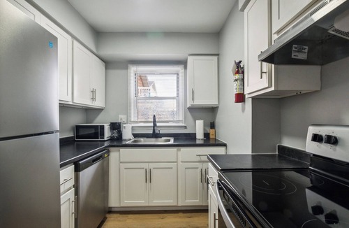 New Castle Apartment | Galloway 6 I Spacious Garden Style Retreat I Gym