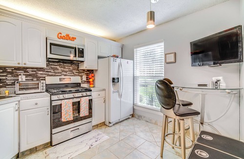 Galloway House | Galloway Townhome w/Private Deck: Near Casinos!