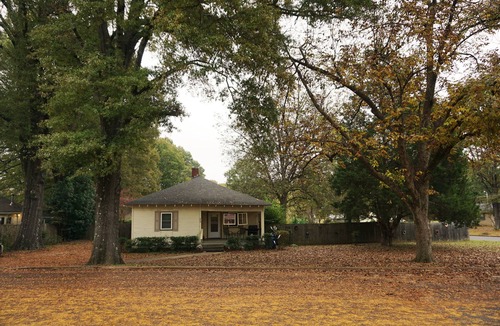 Sardis Cottage | Game day availability! Oxford , Sardis lake 1 mile off I-55