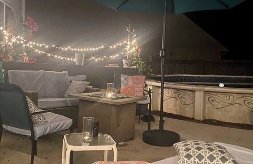 Athens House | Game Day Central, Sleeps 10, close to UGA & stores