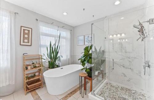 South Philadelphia House | Game Day RoofDeck South Philly 4BR 3BA Home Just 10 Mins From Stadiums