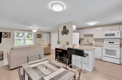 Charlotte House | Game Room in Uptown | 3BR Sleeps 7 | Pet-Friendly