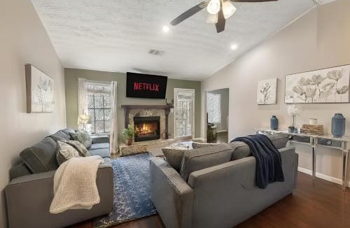 Tucker House | Game Room! King Bed! Near ATL! Fenced Yard w Deck BBQ