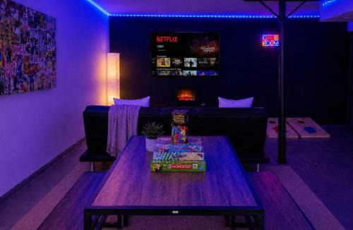 Tucker House | Game Room! King Bed! Near ATL! Fenced Yard w Deck BBQ