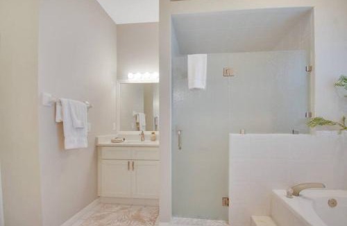 Palm Harbor House | Game room ,Saltwater ,pool Spa - Tropical Oasis!