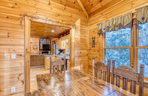 Blue Ridge Ski Chalet | GameRoom PuttPutt HotTub FirePit 6 Min 2 Town