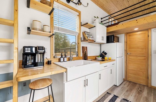 Lake City Cabin | Ganesh Tiny Home at Ichetucknee Springs