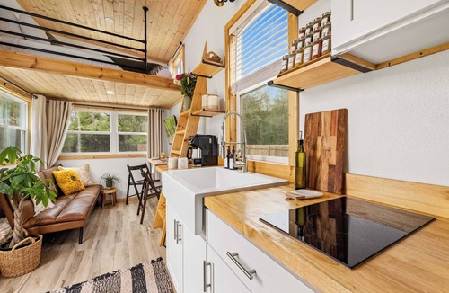 Lake City Cabin | Ganesh Tiny Home at Ichetucknee Springs