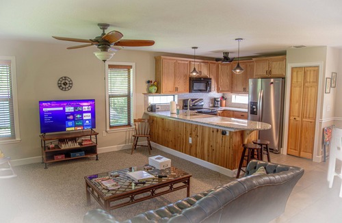 Brooksville Cottage | Garden Cottage Within Walking Distance to Downtown Brooksville