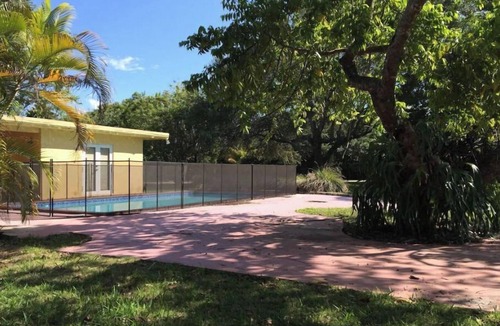Pinecrest House | Garden in Beautiful Pinecrest