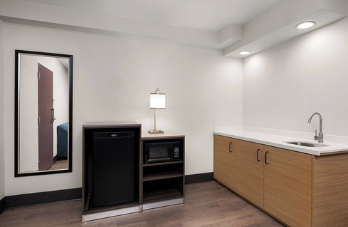 Augusta Hotel | Garner Hotel August West by IHG