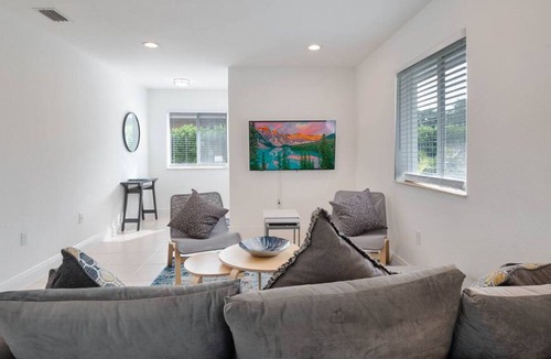 Buena Vista House | Gated 6Bd 4Bth Design Dist. 10-min to Beach