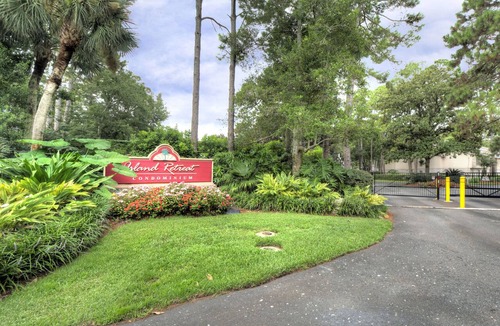 Saint Simons Heights Condo | Gated Beach Condo Pool, Tennis, Gym Walk to Ziggy’s St. Simons