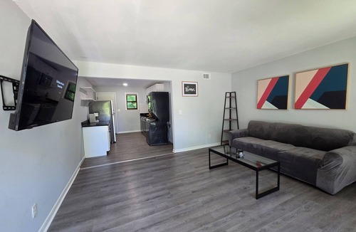 Forest Park Apartment | Gateway City Getaway
