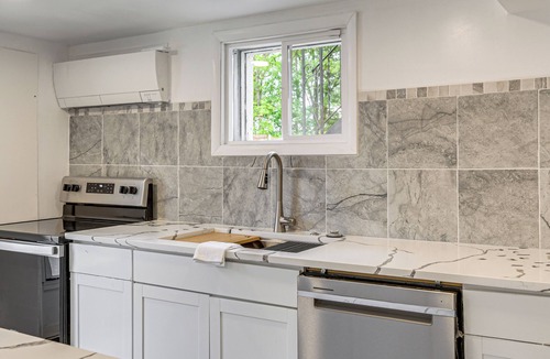 Clinton Apartment | Gateway to DC! Quiet Clinton Apt w/Workspace