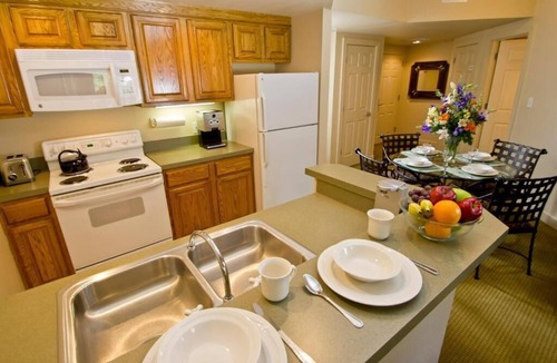Pittman Center Villa | Gatlinburg | Flexible Cabin Retreat | Pool + Golf | 2BR Lock-Off
